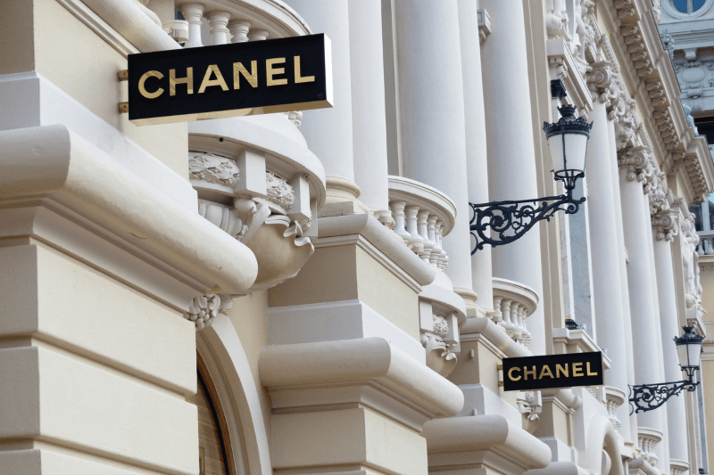 immagine di negozio Chanel per articolo sul Phygital